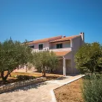 Vikendica Sunset Garden With Private Pool Vrsi