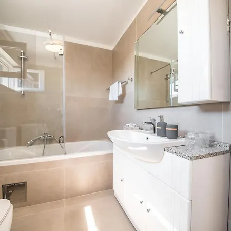 بيت للعطل Sunset Garden With Private Pool فرسي
