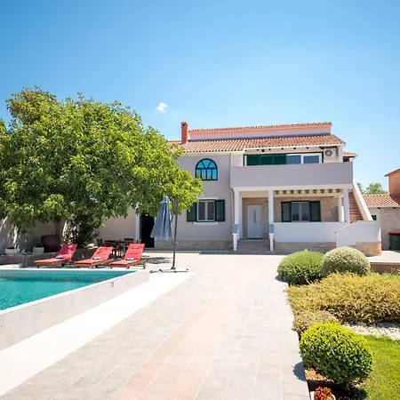 Sunset Garden With Private Pool Casa vacanze *