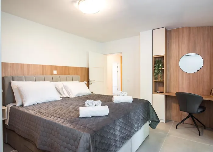 Sunset Garden Villa With Private Pool *