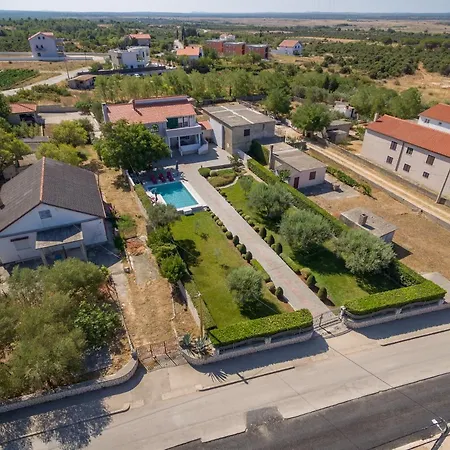 Сasa de vacaciones Sunset Garden With Private Pool Vrsi