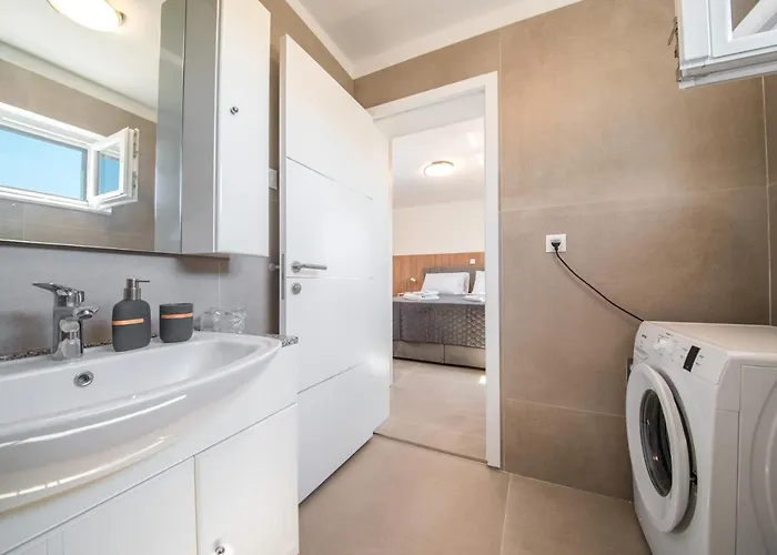 Sunset Garden Villa With Private Pool *